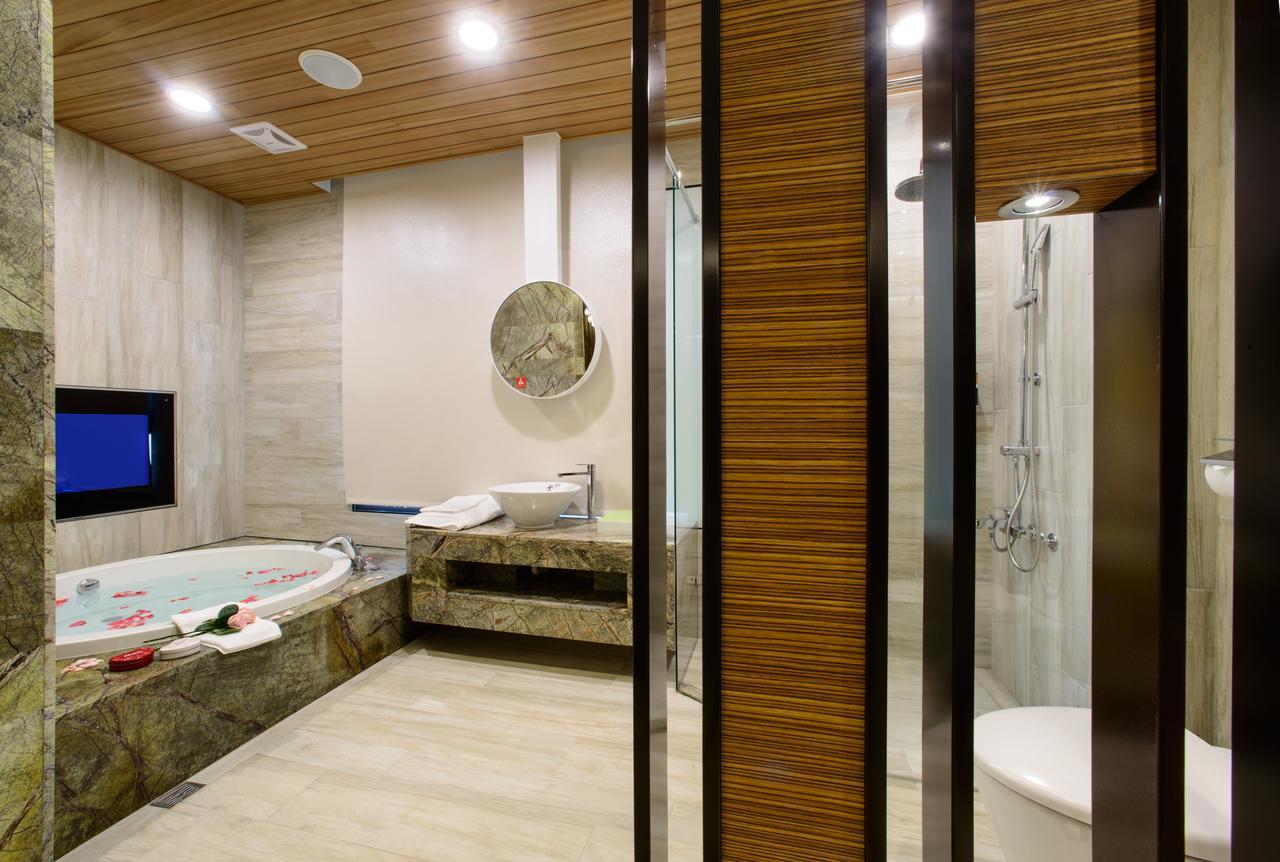 Chen He Spa Motel Lukang Extérieur photo