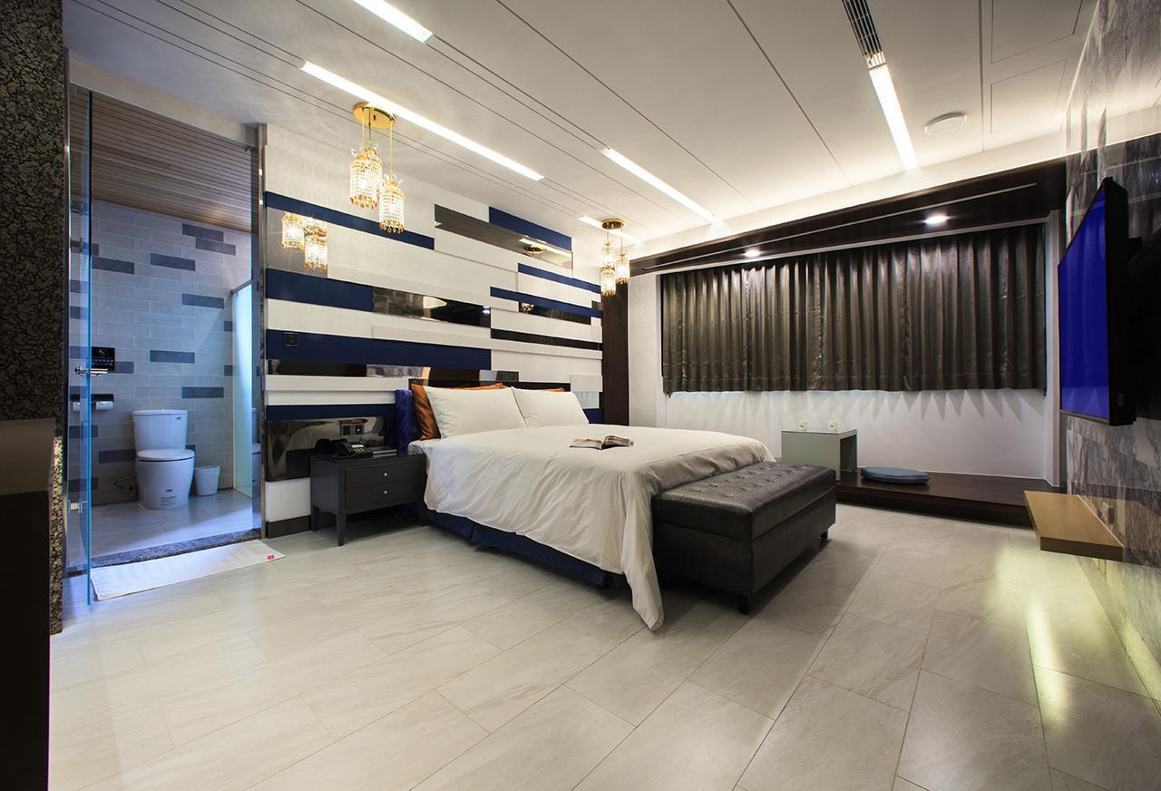 Chen He Spa Motel Lukang Extérieur photo